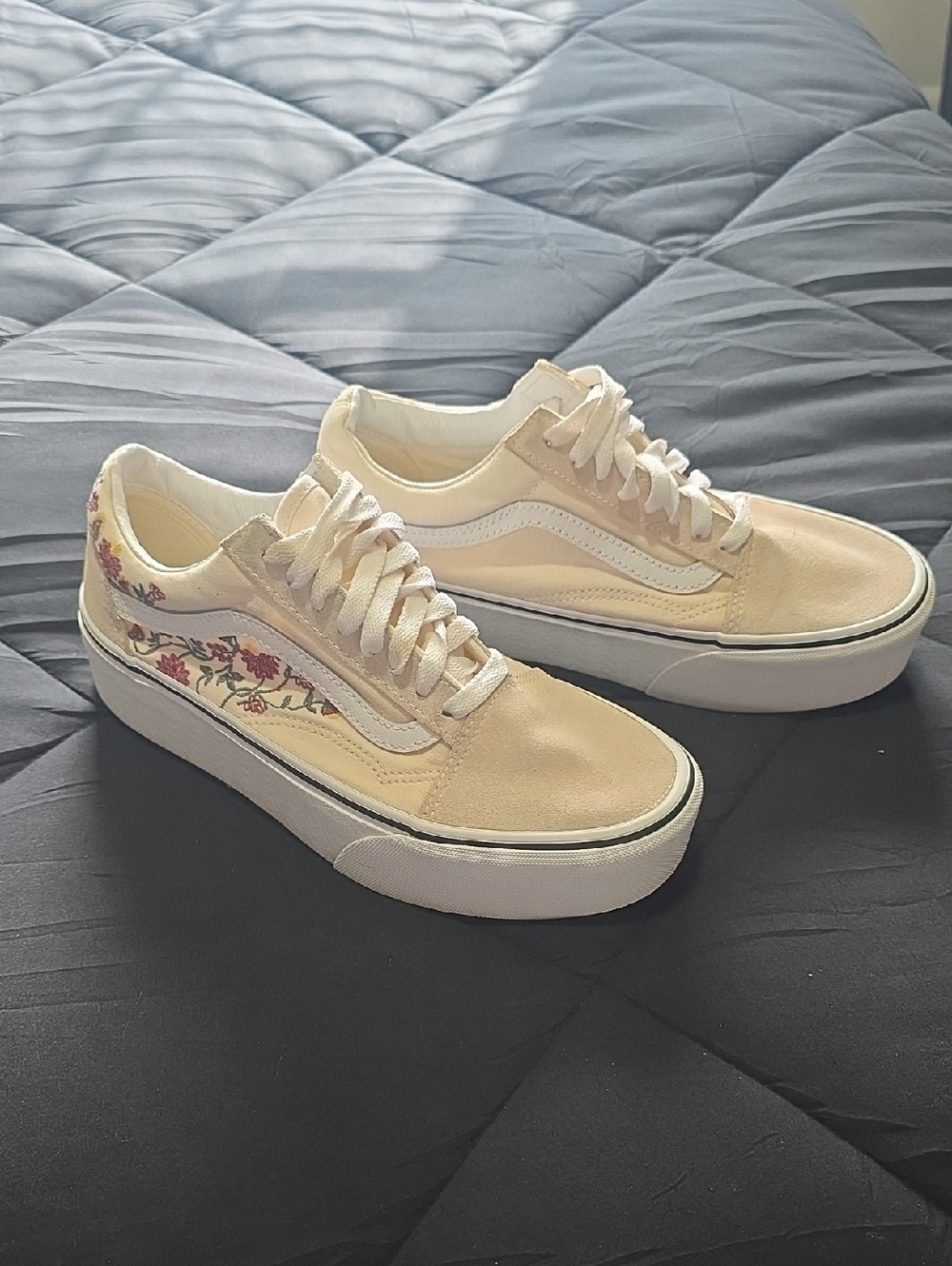 Vans Cream Low-Top Sneakers with Floral Embroidery